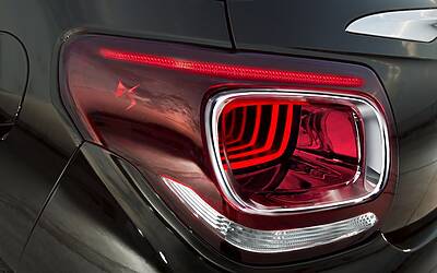 CITROEN DS3 CABRIO LANCIO SUL MERCATO DECAPOTTABILE FINO 120 KMH FANALE POSTERIORE 3D IPNOTICO TESTDRIVE PROVA SU STRADA FOTOGALLERY 014