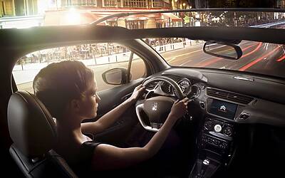 CITROEN DS3 CABRIO LANCIO SUL MERCATO DECAPOTTABILE FINO 120 KMH FANALE POSTERIORE 3D IPNOTICO TESTDRIVE PROVA SU STRADA FOTOGALLERY 017