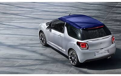 CITROEN DS3 CABRIO LANCIO SUL MERCATO DECAPOTTABILE FINO 120 KMH FANALE POSTERIORE 3D IPNOTICO TESTDRIVE PROVA SU STRADA FOTOGALLERY 020