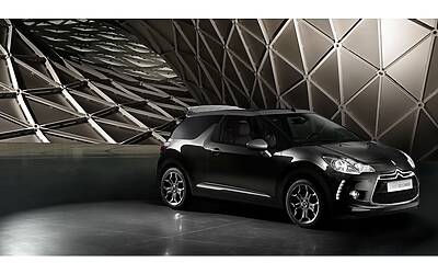 CITROEN DS3 CABRIO LANCIO SUL MERCATO DECAPOTTABILE FINO 120 KMH FANALE POSTERIORE 3D IPNOTICO TESTDRIVE PROVA SU STRADA FOTOGALLERY 022