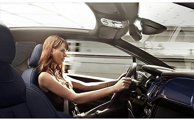 CITROEN DS3 CABRIO LANCIO SUL MERCATO DECAPOTTABILE FINO 120 KMH FANALE POSTERIORE 3D IPNOTICO TESTDRIVE PROVA SU STRADA FOTOGALLERY 024