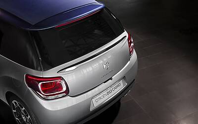 CITROEN DS3 CABRIO LANCIO SUL MERCATO DECAPOTTABILE FINO 120 KMH FANALE POSTERIORE 3D IPNOTICO TESTDRIVE PROVA SU STRADA FOTOGALLERY 025