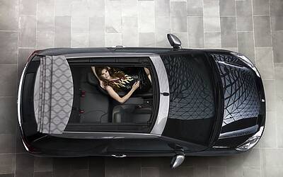 CITROEN DS3 CABRIO LANCIO SUL MERCATO DECAPOTTABILE FINO 120 KMH FANALE POSTERIORE 3D IPNOTICO TESTDRIVE PROVA SU STRADA FOTOGALLERY 027