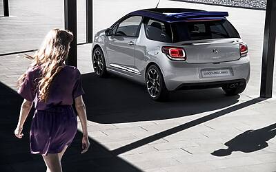 CITROEN DS3 CABRIO LANCIO SUL MERCATO DECAPOTTABILE FINO 120 KMH FANALE POSTERIORE 3D IPNOTICO TESTDRIVE PROVA SU STRADA FOTOGALLERY 031