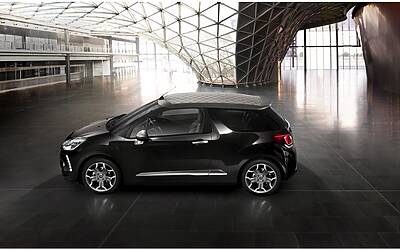 CITROEN DS3 CABRIO LANCIO SUL MERCATO DECAPOTTABILE FINO 120 KMH FANALE POSTERIORE 3D IPNOTICO TESTDRIVE PROVA SU STRADA FOTOGALLERY 033