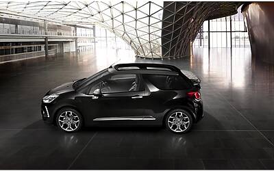 CITROEN DS3 CABRIO LANCIO SUL MERCATO DECAPOTTABILE FINO 120 KMH FANALE POSTERIORE 3D IPNOTICO TESTDRIVE PROVA SU STRADA FOTOGALLERY 035