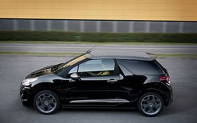 CITROEN DS3 CABRIO LANCIO SUL MERCATO DECAPOTTABILE FINO 120 KMH FANALE POSTERIORE 3D IPNOTICO TESTDRIVE PROVA SU STRADA FOTOGALLERY 040