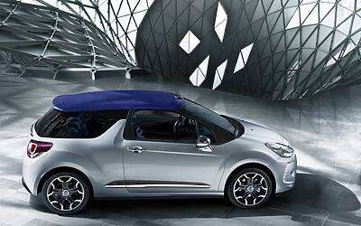 CITROEN DS3 CABRIO LANCIO SUL MERCATO DECAPOTTABILE FINO 120 KMH FANALE POSTERIORE 3D IPNOTICO TESTDRIVE PROVA SU STRADA FOTOGALLERY 050