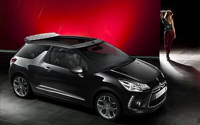 CITROEN DS3 CABRIO LANCIO SUL MERCATO DECAPOTTABILE FINO 120 KMH FANALE POSTERIORE 3D IPNOTICO TESTDRIVE PROVA SU STRADA FOTOGALLERY 059