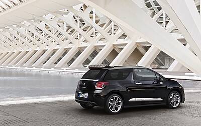 CITROEN DS3 CABRIO LANCIO SUL MERCATO DECAPOTTABILE FINO 120 KMH FANALE POSTERIORE 3D IPNOTICO TESTDRIVE PROVA SU STRADA FOTOGALLERY 065