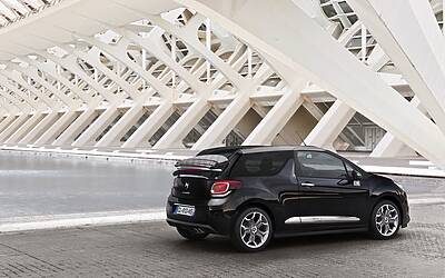 CITROEN DS3 CABRIO LANCIO SUL MERCATO DECAPOTTABILE FINO 120 KMH FANALE POSTERIORE 3D IPNOTICO TESTDRIVE PROVA SU STRADA FOTOGALLERY 066