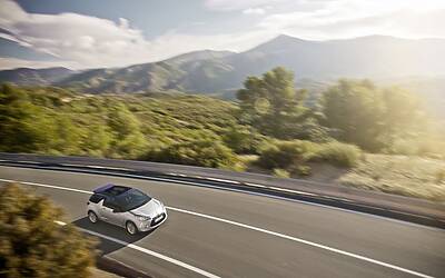 CITROEN DS3 CABRIO LANCIO SUL MERCATO DECAPOTTABILE FINO 120 KMH FANALE POSTERIORE 3D IPNOTICO TESTDRIVE PROVA SU STRADA FOTOGALLERY 071