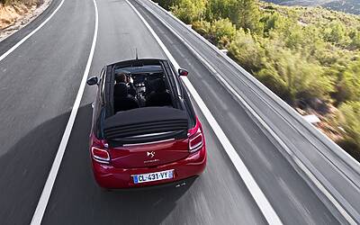 CITROEN DS3 CABRIO LANCIO SUL MERCATO DECAPOTTABILE FINO 120 KMH FANALE POSTERIORE 3D IPNOTICO TESTDRIVE PROVA SU STRADA FOTOGALLERY 072