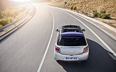 CITROEN DS3 CABRIO LANCIO SUL MERCATO DECAPOTTABILE FINO 120 KMH FANALE POSTERIORE 3D IPNOTICO TESTDRIVE PROVA SU STRADA FOTOGALLERY 073