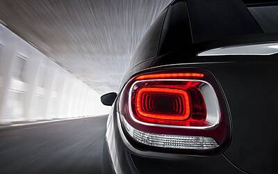 CITROEN DS3 CABRIO LANCIO SUL MERCATO DECAPOTTABILE FINO 120 KMH FANALE POSTERIORE 3D IPNOTICO TESTDRIVE PROVA SU STRADA FOTOGALLERY 074