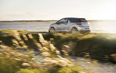 CITROEN DS3 CABRIO LANCIO SUL MERCATO DECAPOTTABILE FINO 120 KMH FANALE POSTERIORE 3D IPNOTICO TESTDRIVE PROVA SU STRADA FOTOGALLERY 079