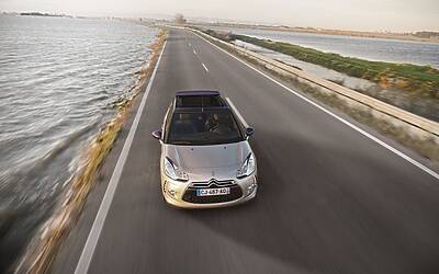 CITROEN DS3 CABRIO LANCIO SUL MERCATO DECAPOTTABILE FINO 120 KMH FANALE POSTERIORE 3D IPNOTICO TESTDRIVE PROVA SU STRADA FOTOGALLERY 080