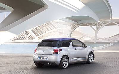 CITROEN DS3 CABRIO LANCIO SUL MERCATO DECAPOTTABILE FINO 120 KMH FANALE POSTERIORE 3D IPNOTICO TESTDRIVE PROVA SU STRADA FOTOGALLERY 083