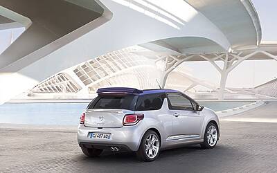 CITROEN DS3 CABRIO LANCIO SUL MERCATO DECAPOTTABILE FINO 120 KMH FANALE POSTERIORE 3D IPNOTICO TESTDRIVE PROVA SU STRADA FOTOGALLERY 084