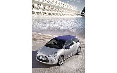 CITROEN DS3 CABRIO LANCIO SUL MERCATO DECAPOTTABILE FINO 120 KMH FANALE POSTERIORE 3D IPNOTICO TESTDRIVE PROVA SU STRADA FOTOGALLERY 088