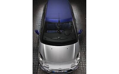 CITROEN DS3 CABRIO LANCIO SUL MERCATO DECAPOTTABILE FINO 120 KMH FANALE POSTERIORE 3D IPNOTICO TESTDRIVE PROVA SU STRADA FOTOGALLERY 097