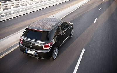 CITROEN DS3 CABRIO LANCIO SUL MERCATO DECAPOTTABILE FINO 120 KMH FANALE POSTERIORE 3D IPNOTICO TESTDRIVE PROVA SU STRADA FOTOGALLERY 099