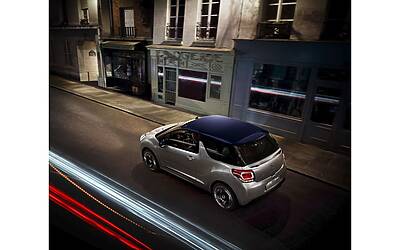 CITROEN DS3 CABRIO LANCIO SUL MERCATO DECAPOTTABILE FINO 120 KMH FANALE POSTERIORE 3D IPNOTICO TESTDRIVE PROVA SU STRADA FOTOGALLERY 105