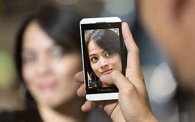 BlackBerryZ10 lifestyle1