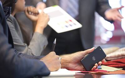 BlackBerryZ10 lifestyle3