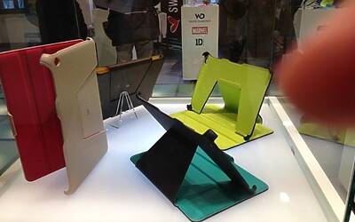 CELLY IL LANCIO MILANESE DELEL NUOVE INCREDIBILI COVER ESCLUSIVE PER IPHONE IPAD MINI SAMSUNG IN COLLABORAZIONE CON MARVEL MUVIT LAMBORGHINI ALLO SPAZIO ANNILUCE 04