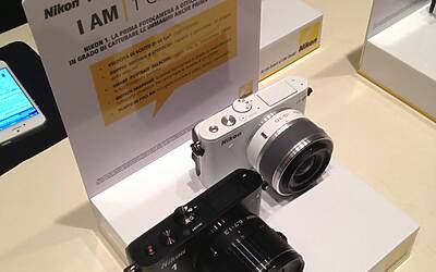 NIKON D7100 LA SERATA DI LANCIO DELLE NUOVE FOTOCAMERE NIKON AL VIRGIN CAFE DI MILANO CON TUTTA LA GAMMA DELLE MACCHINE FOTOGRAFICHE DIGITALI REFLEX E MIRRORLESS BRIDGE 02