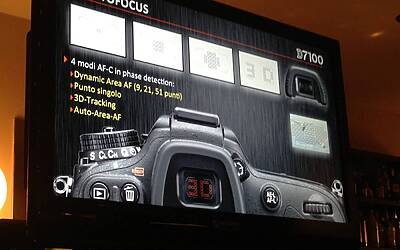 NIKON D7100 LA SERATA DI LANCIO DELLE NUOVE FOTOCAMERE NIKON AL VIRGIN CAFE DI MILANO CON TUTTA LA GAMMA DELLE MACCHINE FOTOGRAFICHE DIGITALI REFLEX E MIRRORLESS BRIDGE 14