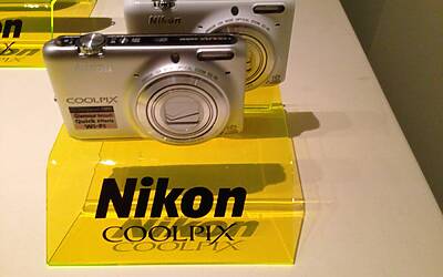 NIKON D7100 LA SERATA DI LANCIO DELLE NUOVE FOTOCAMERE NIKON AL VIRGIN CAFE DI MILANO CON TUTTA LA GAMMA DELLE MACCHINE FOTOGRAFICHE DIGITALI REFLEX E MIRRORLESS BRIDGE 42