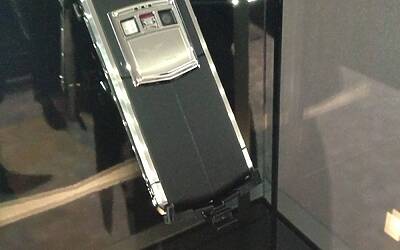 VERTU TI IL LANCIO MILANESE DEL NUOVO SMARTPHONE DI CASA VERTU AVVENUTO IN EVENTO ESCLUSIVO RISERVATO AL JET SET ED AI VIP NELLA SPLENDIDA BOUTIQUE DI VIA MONTENAPOLEONE 03