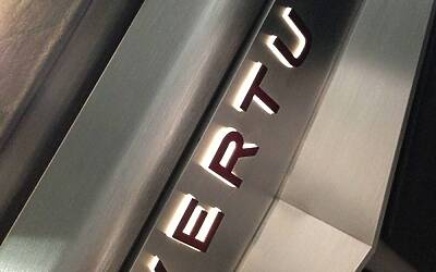 VERTU TI IL LANCIO MILANESE DEL NUOVO SMARTPHONE DI CASA VERTU AVVENUTO IN EVENTO ESCLUSIVO RISERVATO AL JET SET ED AI VIP NELLA SPLENDIDA BOUTIQUE DI VIA MONTENAPOLEONE 05