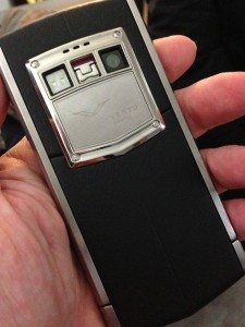 VERTU TI IL LANCIO MILANESE DEL NUOVO SMARTPHONE DI CASA VERTU AVVENUTO IN EVENTO ESCLUSIVO RISERVATO AL JET SET ED AI VIP NELLA SPLENDIDA BOUTIQUE DI VIA MONTENAPOLEONE 15