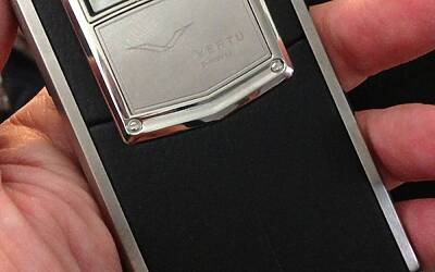 VERTU TI IL LANCIO MILANESE DEL NUOVO SMARTPHONE DI CASA VERTU AVVENUTO IN EVENTO ESCLUSIVO RISERVATO AL JET SET ED AI VIP NELLA SPLENDIDA BOUTIQUE DI VIA MONTENAPOLEONE 15