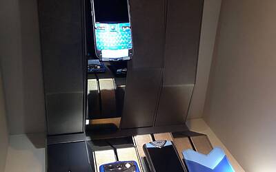 VERTU TI IL LANCIO MILANESE DEL NUOVO SMARTPHONE DI CASA VERTU AVVENUTO IN EVENTO ESCLUSIVO RISERVATO AL JET SET ED AI VIP NELLA SPLENDIDA BOUTIQUE DI VIA MONTENAPOLEONE 32