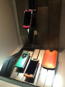 VERTU TI IL LANCIO MILANESE DEL NUOVO SMARTPHONE DI CASA VERTU AVVENUTO IN EVENTO ESCLUSIVO RISERVATO AL JET SET ED AI VIP NELLA SPLENDIDA BOUTIQUE DI VIA MONTENAPOLEONE 34