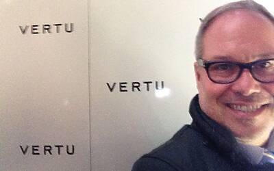 VERTU TI IL LANCIO MILANESE DEL NUOVO SMARTPHONE DI CASA VERTU AVVENUTO IN EVENTO ESCLUSIVO RISERVATO AL JET SET ED AI VIP NELLA SPLENDIDA BOUTIQUE DI VIA MONTENAPOLEONE 39