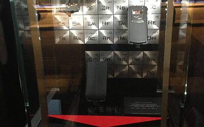 VERTU TI IL LANCIO MILANESE DEL NUOVO SMARTPHONE DI CASA VERTU AVVENUTO IN EVENTO ESCLUSIVO RISERVATO AL JET SET ED AI VIP NELLA SPLENDIDA BOUTIQUE DI VIA MONTENAPOLEONE 40