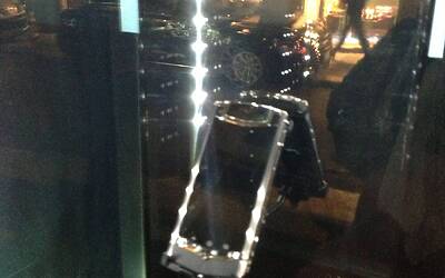 VERTU TI IL LANCIO MILANESE DEL NUOVO SMARTPHONE DI CASA VERTU AVVENUTO IN EVENTO ESCLUSIVO RISERVATO AL JET SET ED AI VIP NELLA SPLENDIDA BOUTIQUE DI VIA MONTENAPOLEONE 42