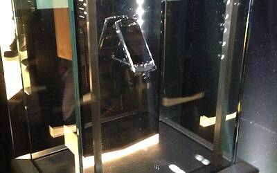 VERTU TI IL LANCIO MILANESE DEL NUOVO SMARTPHONE DI CASA VERTU AVVENUTO IN EVENTO ESCLUSIVO RISERVATO AL JET SET ED AI VIP NELLA SPLENDIDA BOUTIQUE DI VIA MONTENAPOLEONE 44