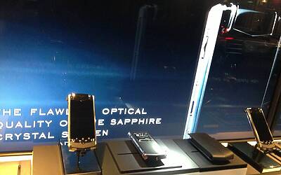 VERTU TI IL LANCIO MILANESE DEL NUOVO SMARTPHONE DI CASA VERTU AVVENUTO IN EVENTO ESCLUSIVO RISERVATO AL JET SET ED AI VIP NELLA SPLENDIDA BOUTIQUE DI VIA MONTENAPOLEONE 46