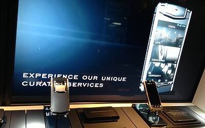 VERTU TI IL LANCIO MILANESE DEL NUOVO SMARTPHONE DI CASA VERTU AVVENUTO IN EVENTO ESCLUSIVO RISERVATO AL JET SET ED AI VIP NELLA SPLENDIDA BOUTIQUE DI VIA MONTENAPOLEONE 47