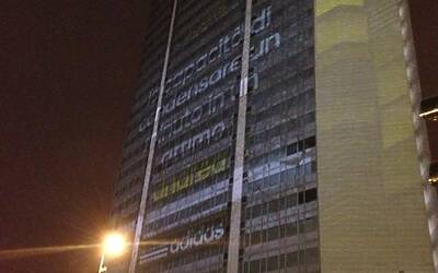 BOOSTMI ADIDAS BOOST MILANO LEVENTO PIU COOL E GLAMOUR AL GRATTACIELO PIRELLI DI MILANO PER IL LANCIO DELLE NUOVE ED ESCLUSIVA SCARPE DA RUNNING ADIDAS ENERGY BOOST 001