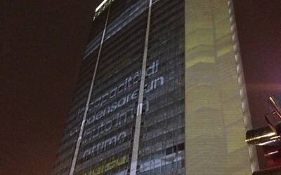 BOOSTMI ADIDAS BOOST MILANO LEVENTO PIU COOL E GLAMOUR AL GRATTACIELO PIRELLI DI MILANO PER IL LANCIO DELLE NUOVE ED ESCLUSIVA SCARPE DA RUNNING ADIDAS ENERGY BOOST 002