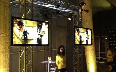 BOOSTMI ADIDAS BOOST MILANO LEVENTO PIU COOL E GLAMOUR AL GRATTACIELO PIRELLI DI MILANO PER IL LANCIO DELLE NUOVE ED ESCLUSIVA SCARPE DA RUNNING ADIDAS ENERGY BOOST 011