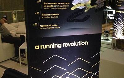 BOOSTMI ADIDAS BOOST MILANO LEVENTO PIU COOL E GLAMOUR AL GRATTACIELO PIRELLI DI MILANO PER IL LANCIO DELLE NUOVE ED ESCLUSIVA SCARPE DA RUNNING ADIDAS ENERGY BOOST 015