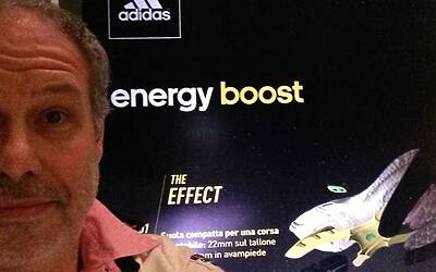 BOOSTMI ADIDAS BOOST MILANO LEVENTO PIU COOL E GLAMOUR AL GRATTACIELO PIRELLI DI MILANO PER IL LANCIO DELLE NUOVE ED ESCLUSIVA SCARPE DA RUNNING ADIDAS ENERGY BOOST 017